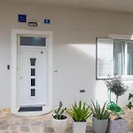 Varos بيت ضيافة