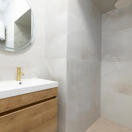 Varos 게스트하우스