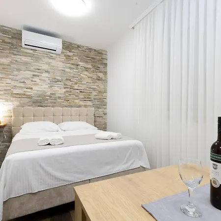 Varos 게스트하우스 3*