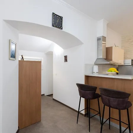 Gasthuis Varos 3*