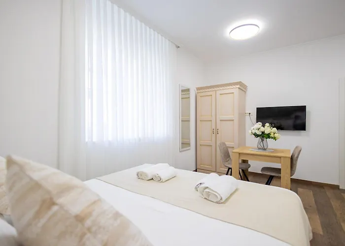 Casa de hóspedes Varos 3*